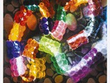 N.15
"Cammino illuminato"
Tecnica installazione con sacchetti di plastica ,acqua colorata e luci a led
Gruppo "Uccellini" Scuola dell'Infanzia Statale Villa di Villa Mel (BL)
Ins.te: Biz Luciana