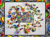 "Su e giù fra spazi colorati e trame in bianco e nero 1": installazione di tubi di cartone, carta, filo di ferro e plastica quadro di striscioline di carta con texture a trattopen - Classi: II-A e II-B Scuola Primaria Statale "Anna Frank" Treviso - Ins.ti: Mazzobel Antonella - Dalla Giustina Paola